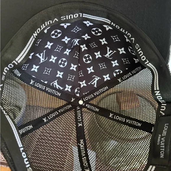 Designer style cap NWT - Picture 3 of 4